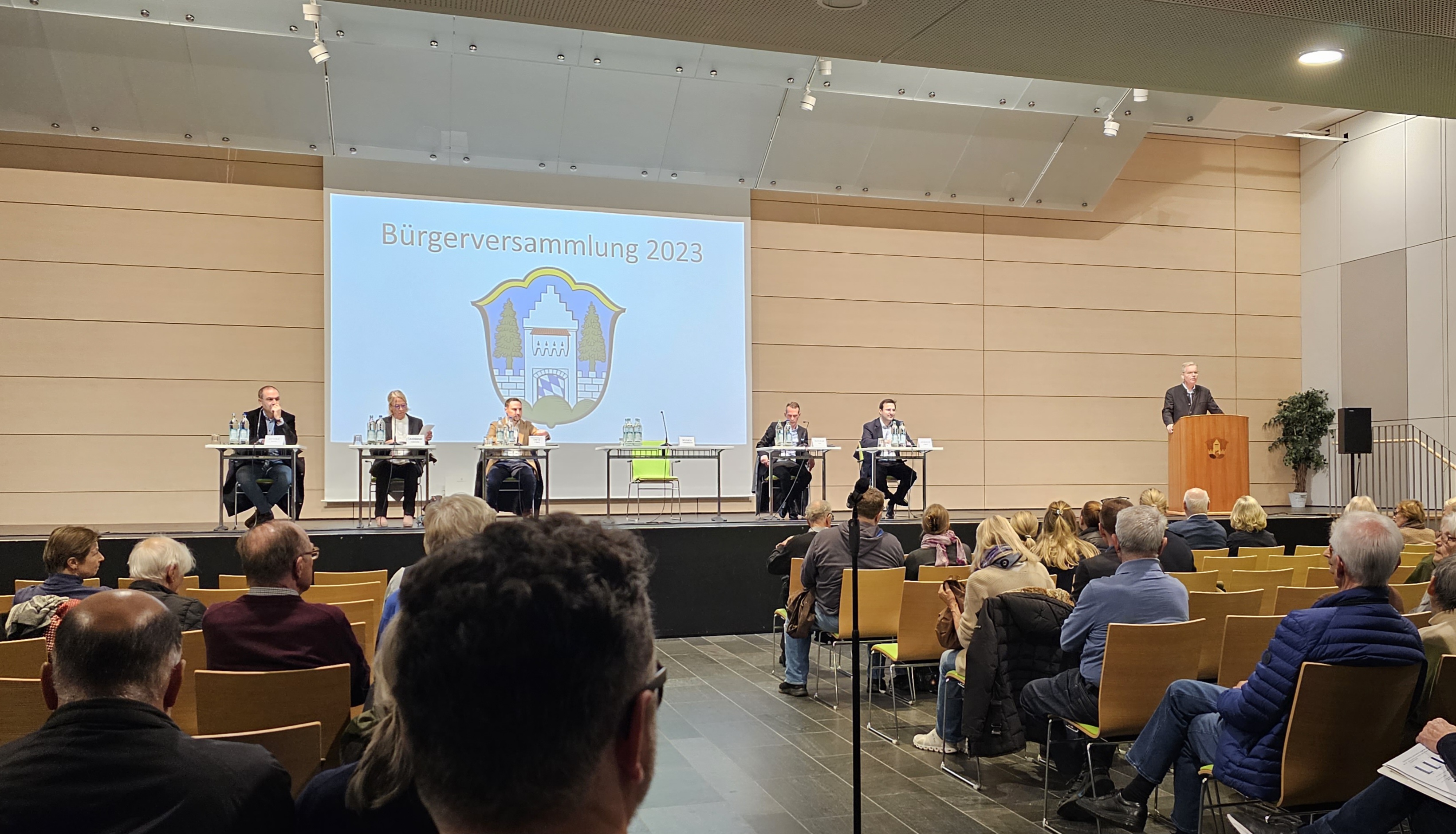 Bürgerversammlung 2023 - in der Aula des Gymnasiums Grünwald