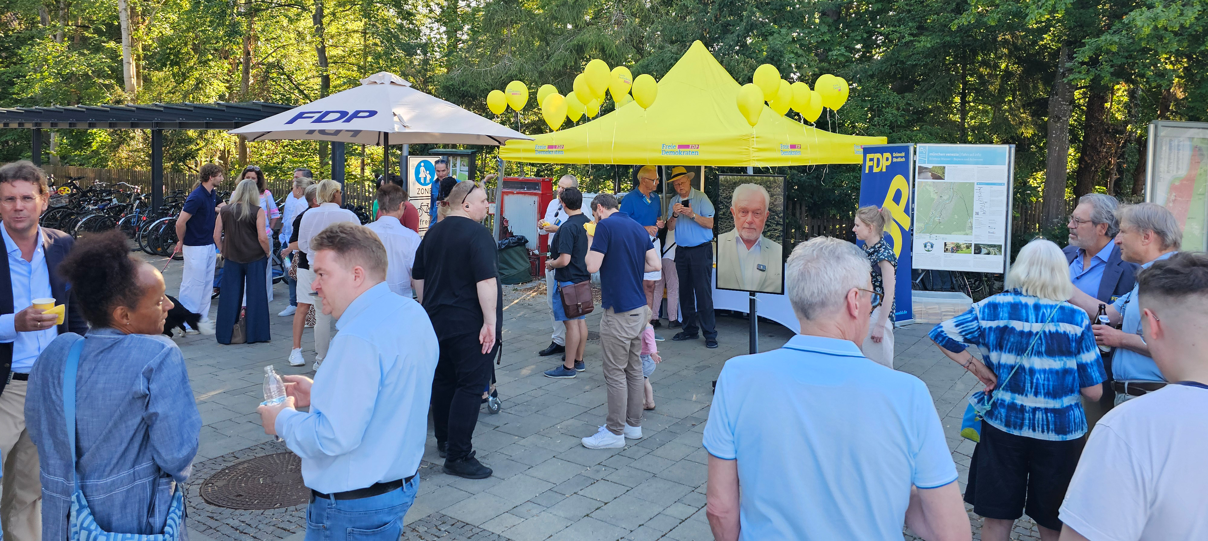 Mehr als 100 Besucher, prominente Gäste, lokale Würste und klare Forderungen nach weniger Bürokratie.